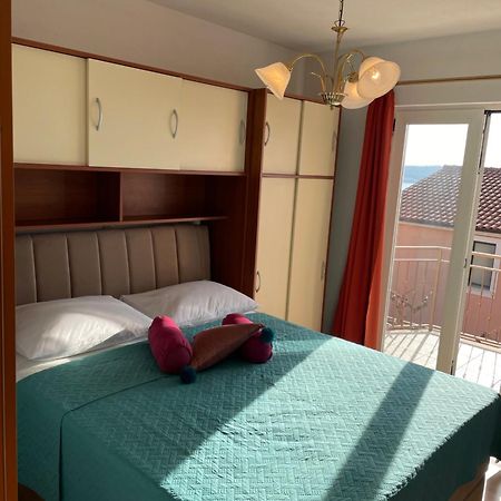 Comfortable Apartment Near The Sea Трогір Екстер'єр фото