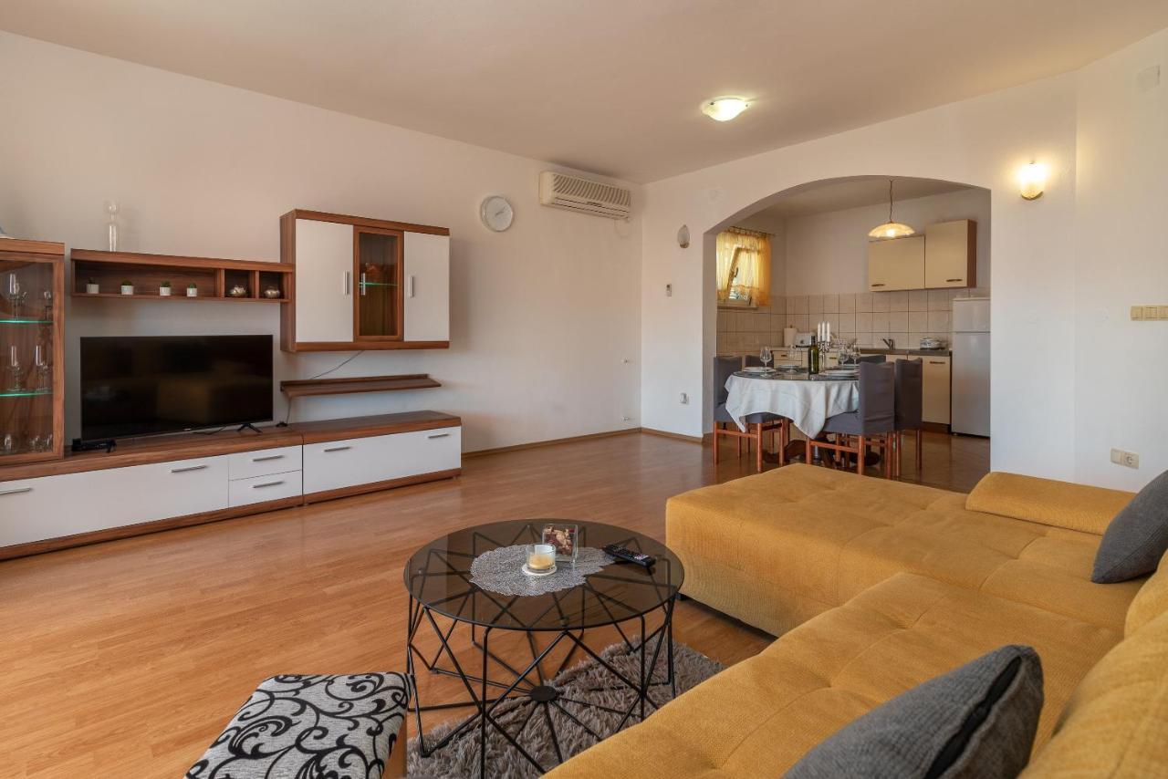 Comfortable Apartment Near The Sea Трогір Екстер'єр фото