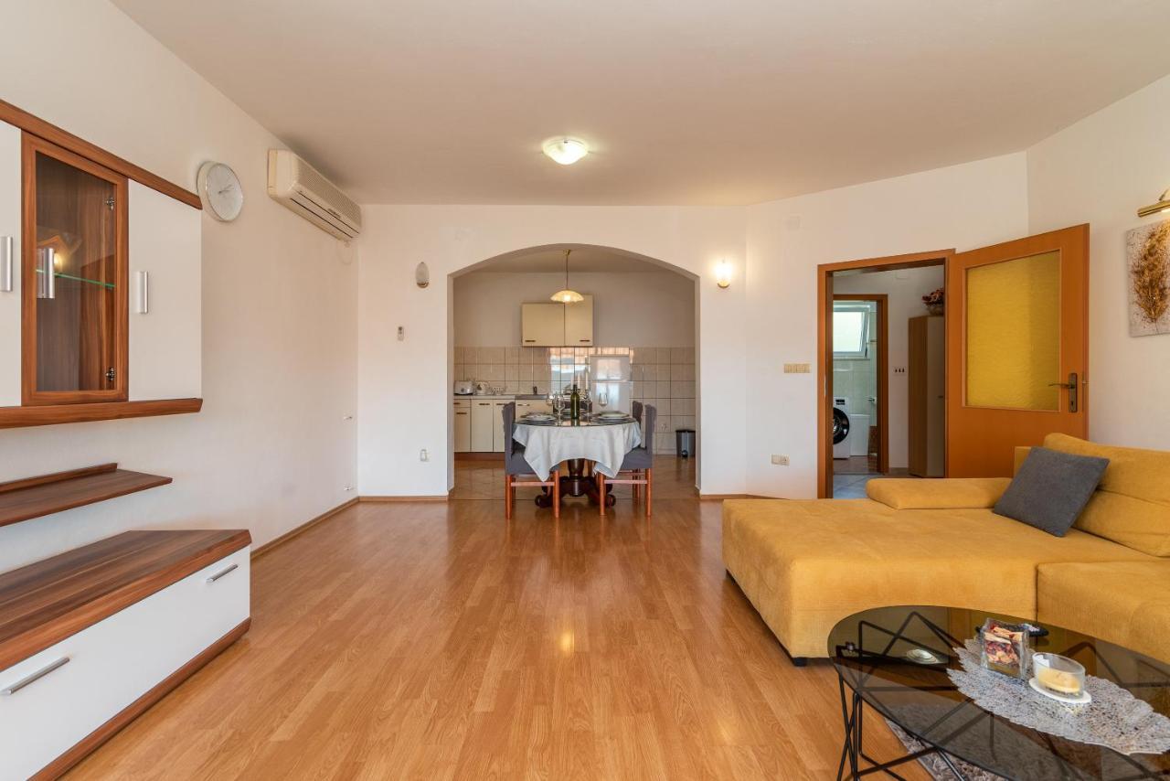 Comfortable Apartment Near The Sea Трогір Екстер'єр фото