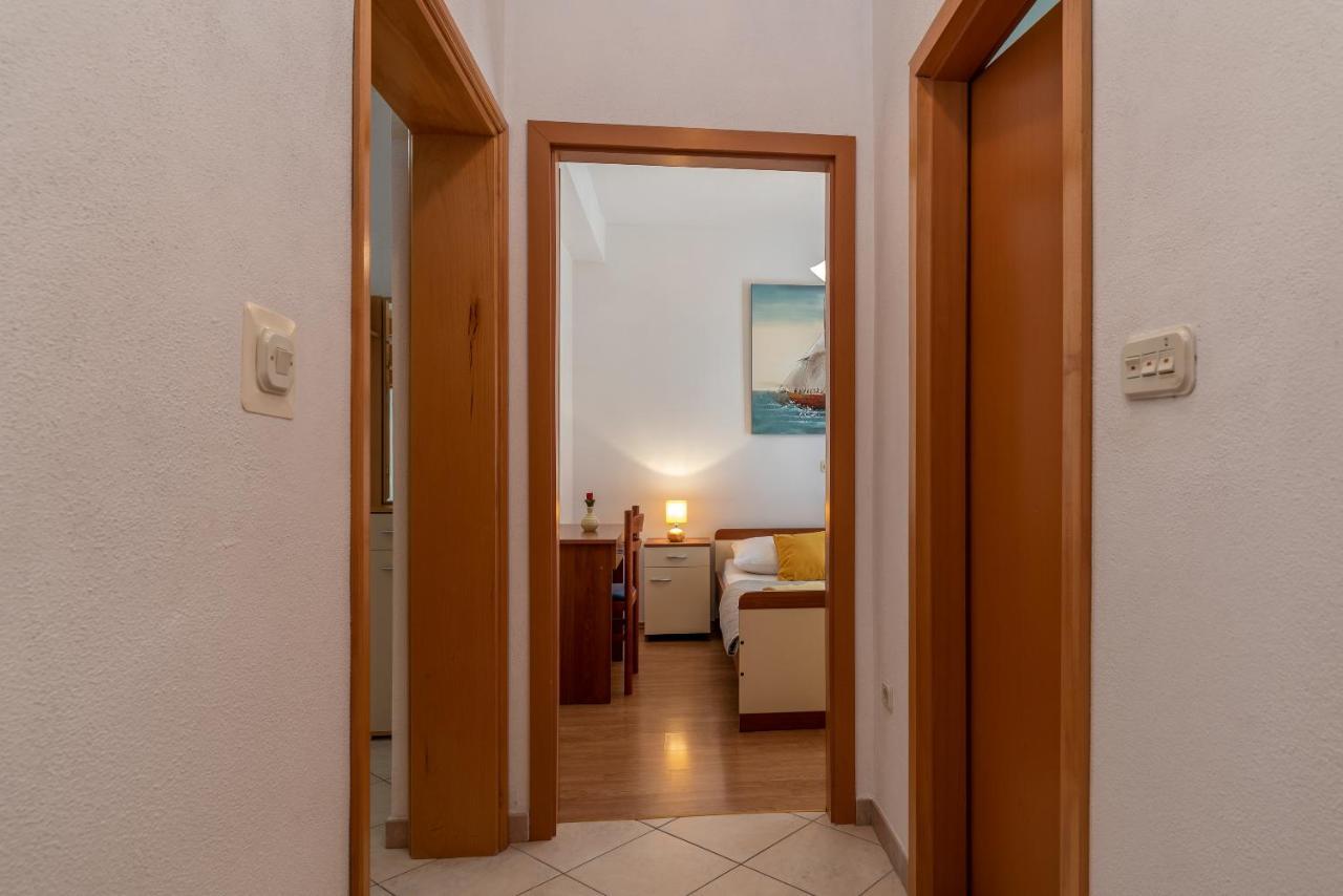 Comfortable Apartment Near The Sea Трогір Екстер'єр фото